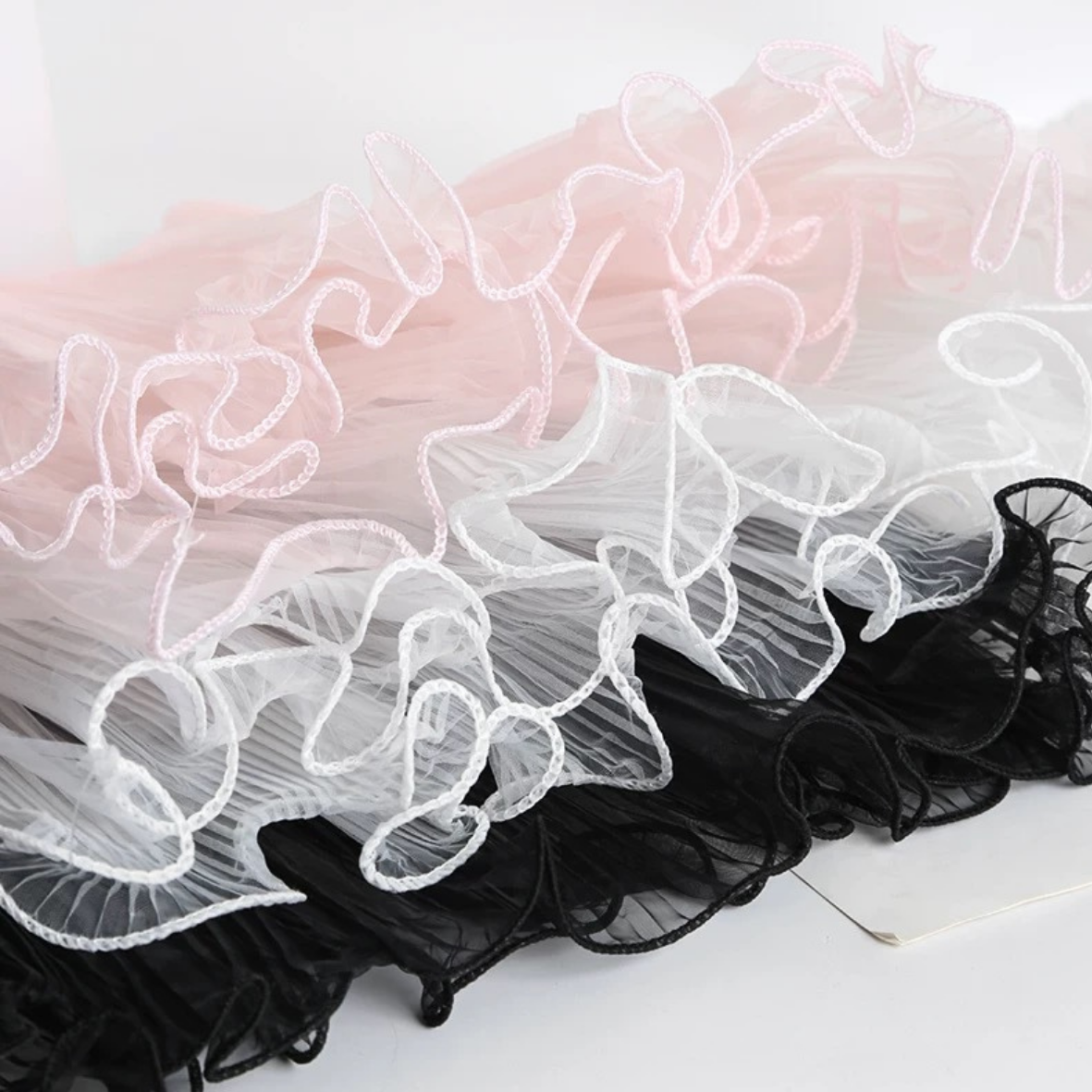 LohSister 28CM X 4Yard  Wavy Mesh Wrapping Paper